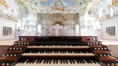 Der barocke Spieltisch wurde von zwei auf drei Manuale erweitert. Foto: Norbert Latocha, Frankfurt