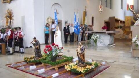 Die Fatima-Statue (Mitte), die Petrus-Canisius-Statue (links) und die Josefs-Statue.