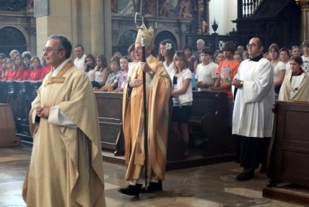 Weihbischof Dr. Dr. Anton Losinger feierte einen Wallfahrtsgottesdienst zu Ehren des Heiligen Ulrich mit Schülern.
