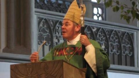 Weihbschof Dr. Dr. Anton Losinger predigte im Kapitelamt am Dreifaltigkeitssonntag 2010 Vertrauen auf Jesus Christus statt Resignation.