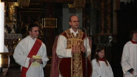 Dekan Thomas Rauch (links) und Diakon Christoph Wasserrab während des Gottesdienstes.