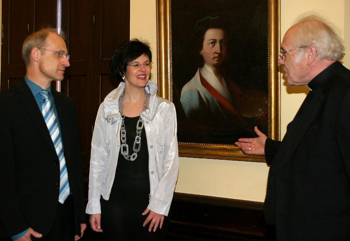 V.l. Dr. Thomas Wiercinski, Projektleiter der Holzer-Ausstellung, Melanie Thierbach, Direktorin des Diözesanmuseums St. Afra, und Weihbischof Josef Grünwald gaben eine gemeinsame Pressekonferenz zur Ausstellung "Maler des Lichts" im Schaezlerpalais Augsburg.