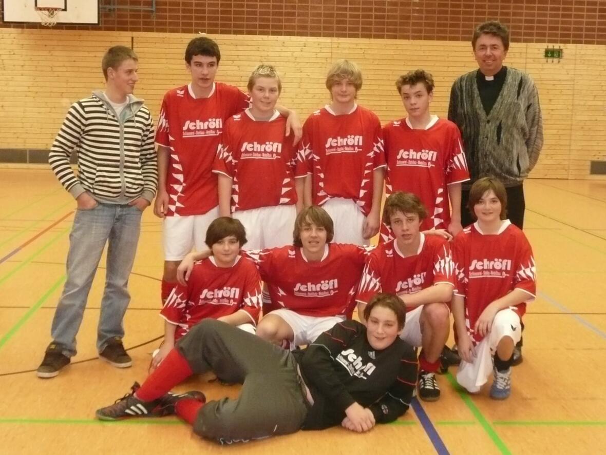 Die Juniorensieger des Diözesanfußballcups der Ministranten aus der Pfarrei St. Laurentius in Unterbrunn.