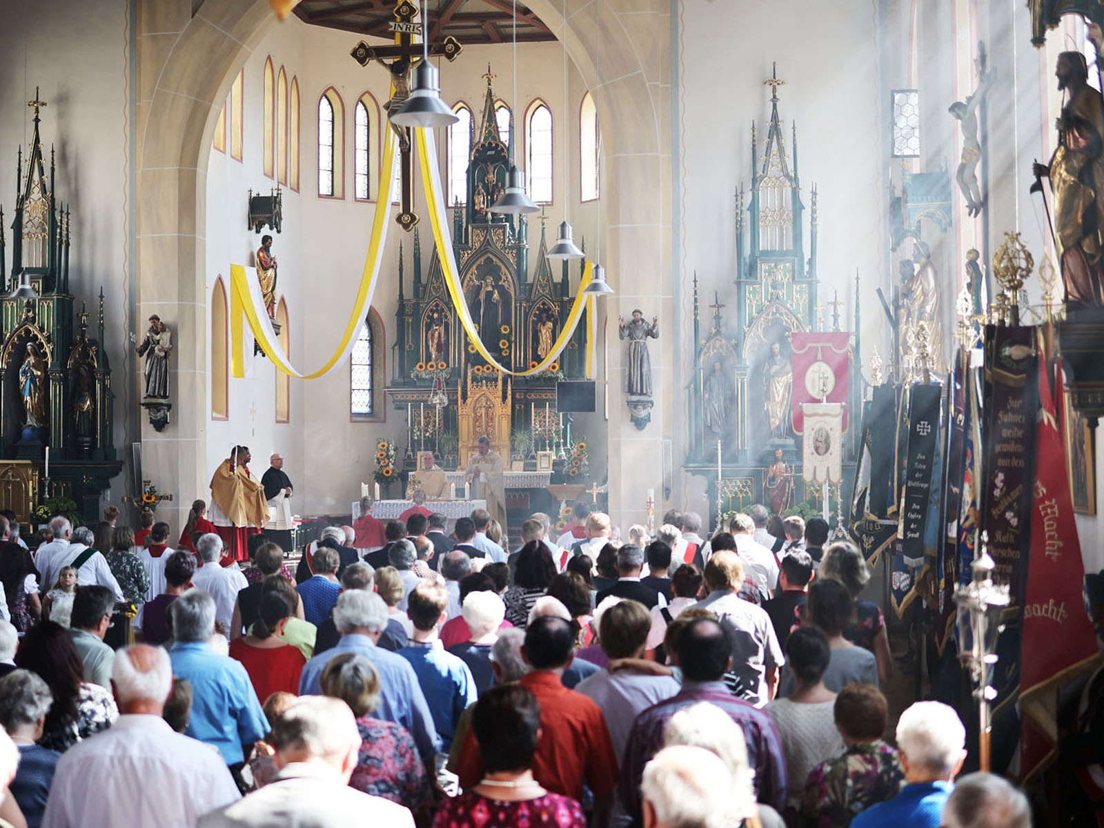 Trotz der Ferienzeit war die Kirche bis auf den letzten Platz gefüllt.
