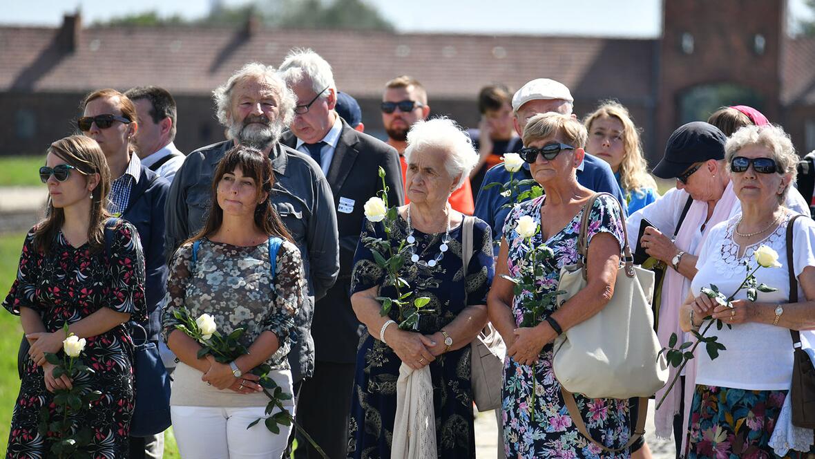 Teilnehmerinnen und Teilnehmer des Gebetswegs in Auschwitz-Birkenau.