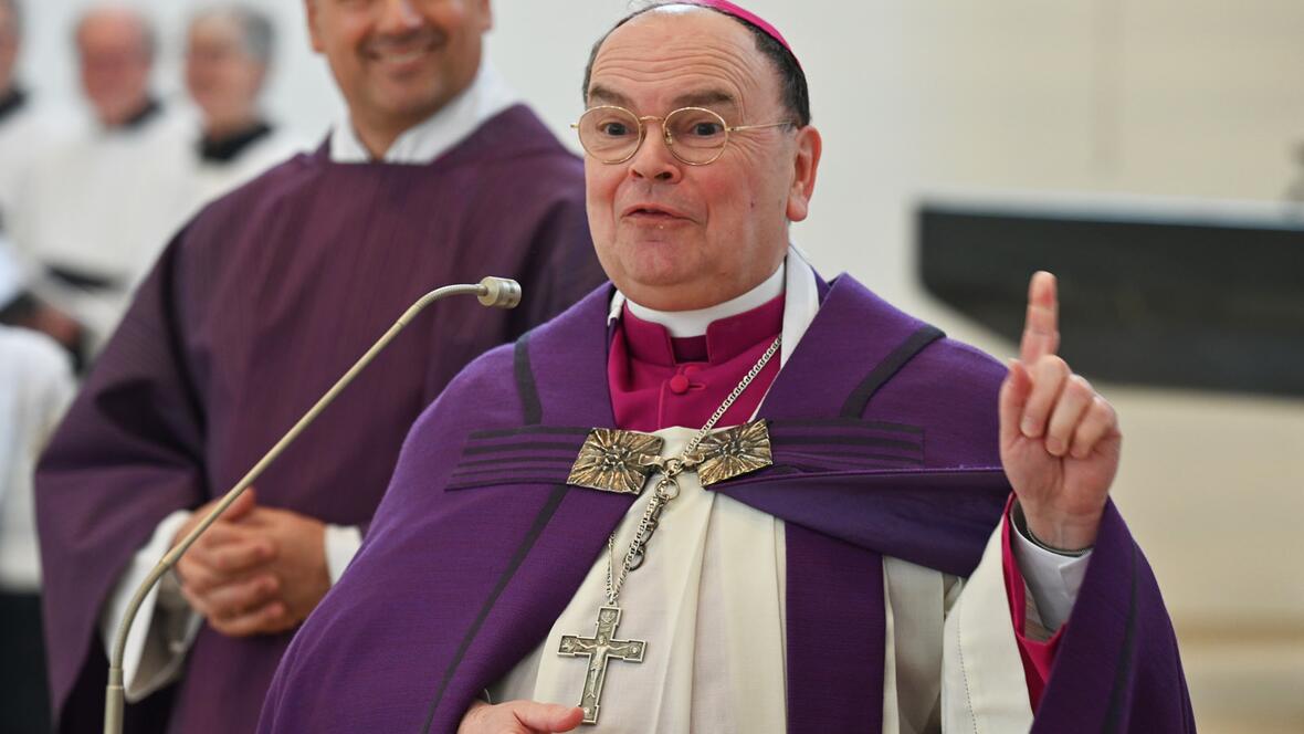 In seiner Predigt betonte der Bischof die Zentralität des Feierns und der Musik im katholischen Glauben.