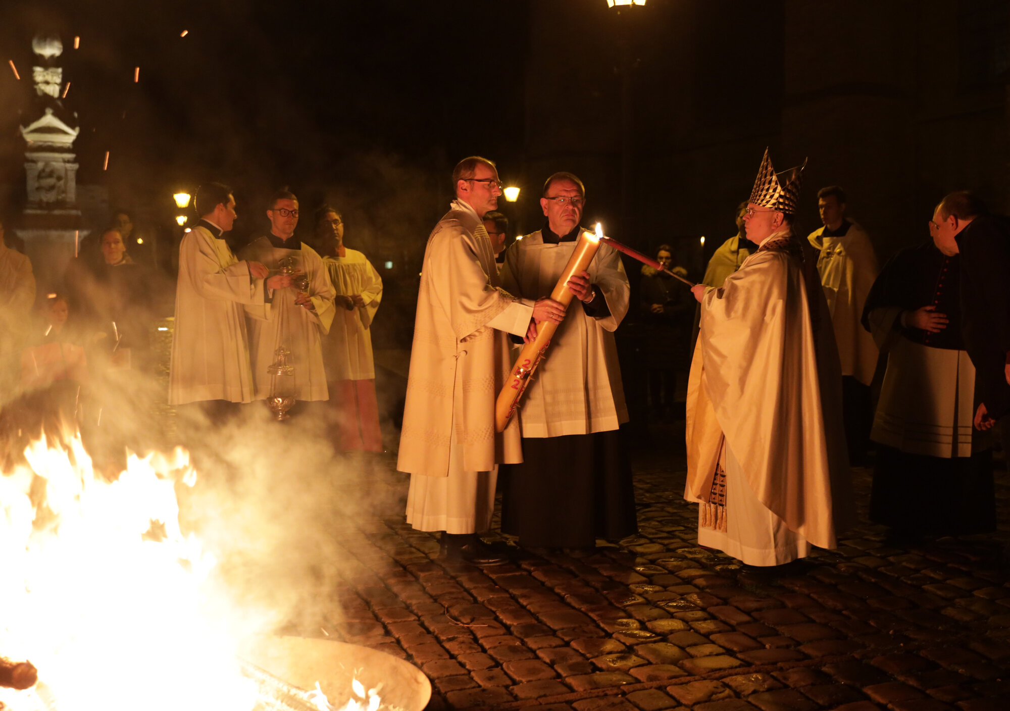 Feier der Osternacht im Augsburger Dom (Foto Annette Zoepf_pba)