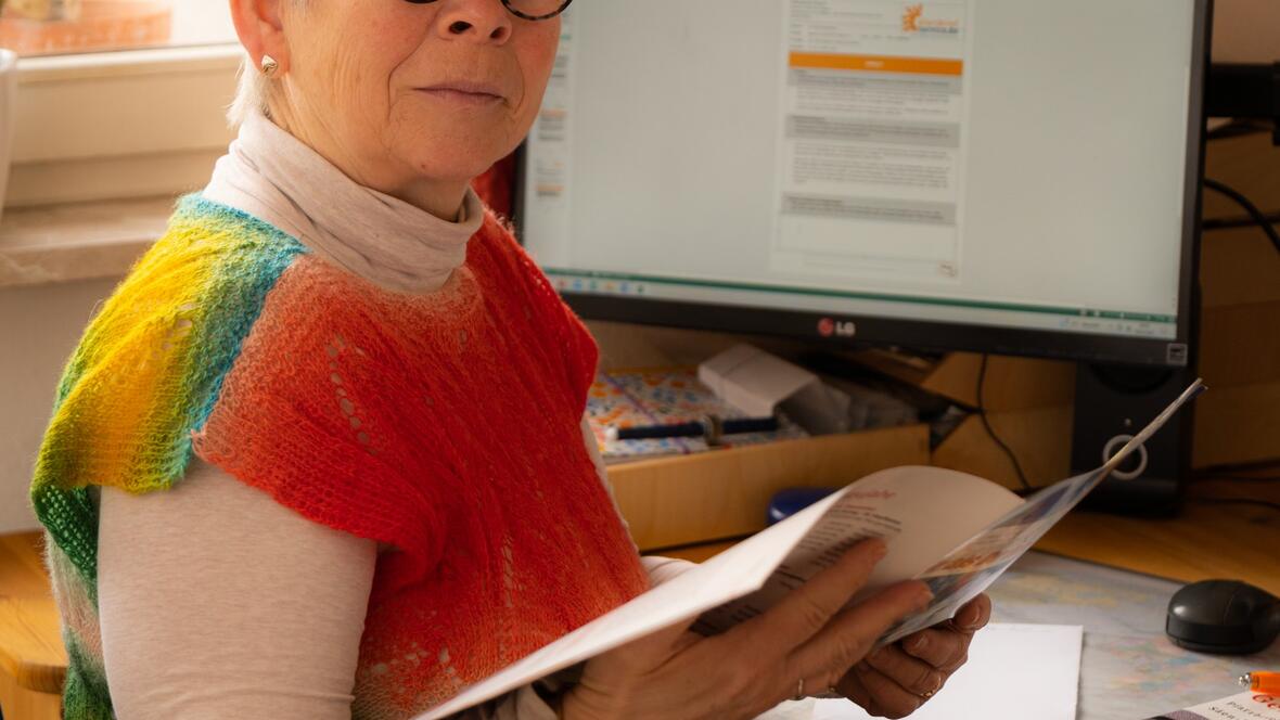 Die Journalistin Christine Cüppers begutachtet seit zehn Jahren im Auftrag von Pfarrbriefservice.de Pfarrbriefe aus Deutschland. Foto: Johannes Cüppers