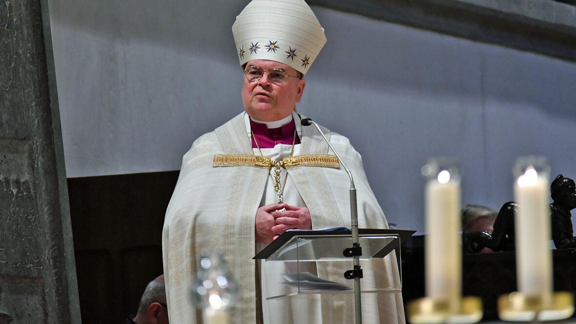 Maria sei ein Brückenkopf des Friedens, so Bischof Bertram in seiner Predigt.