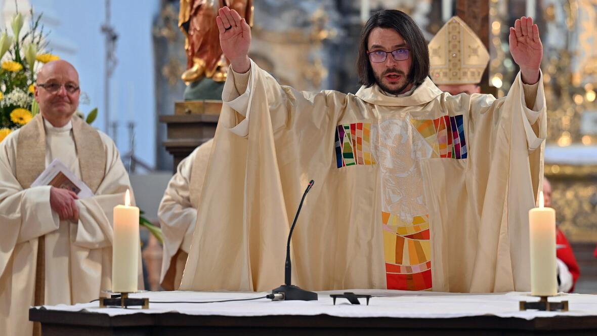 Am Ende spendete P. Franziskus den Primizsegen. 