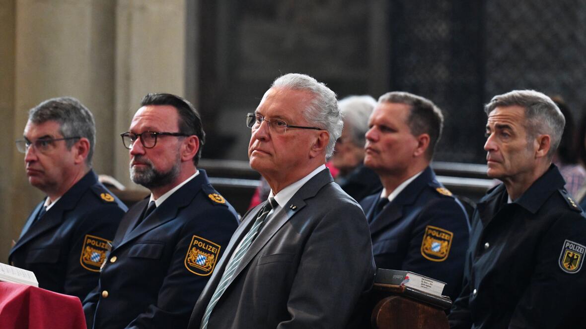 Staatsminister Joachim Herrmann beim Gottesdienst in der Ulrichsbasilika.