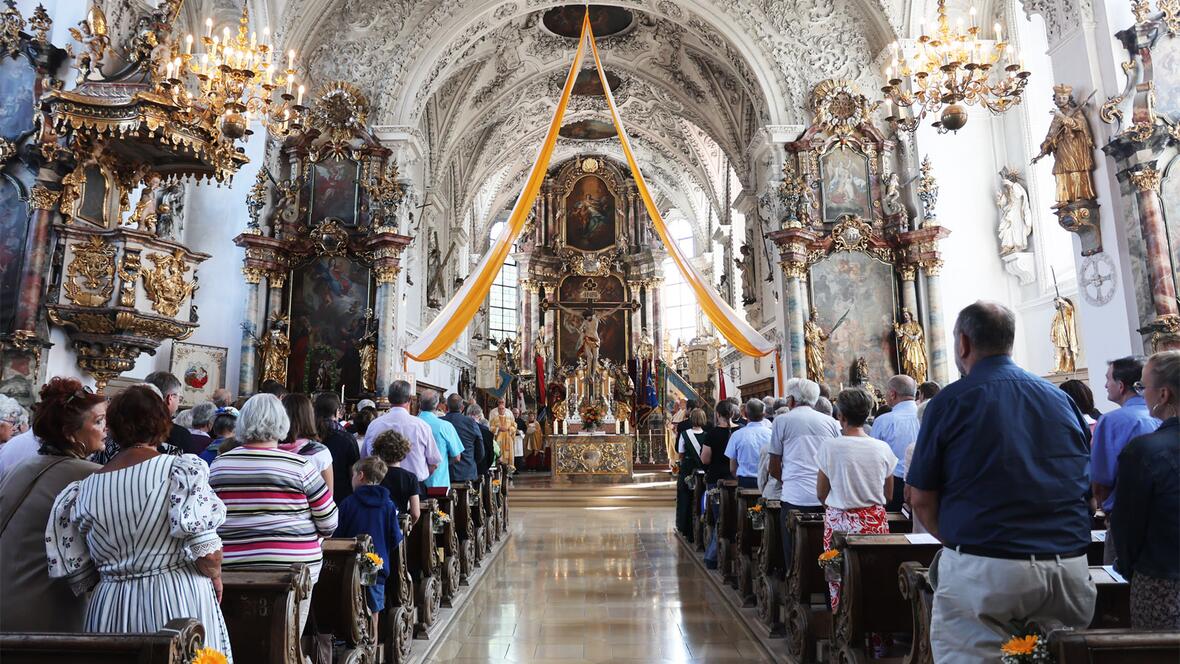 Der prachtvolle Innenraum von St. Johann Baptist entstand unter der Leitung von Baumeister Michael Natter.