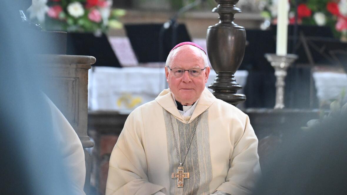 Zu den zahlreichen Gästen gehörte auch der frühere Bischof von Augsburg Dr. Konrad Zdarsa.