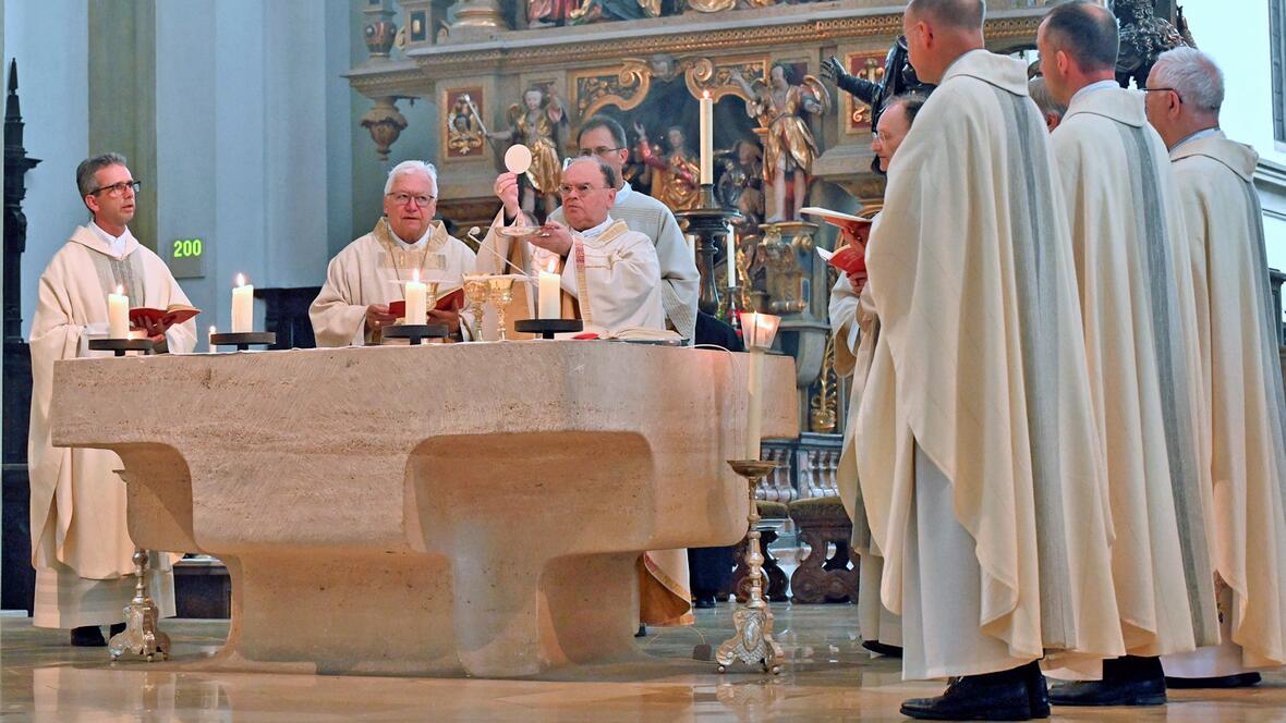 Die gemeinsame Feier der Eucharistie in der Ulrichsbasilika.