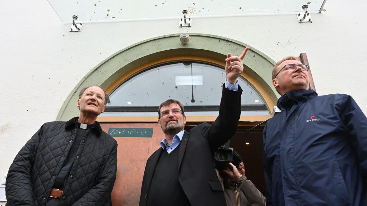 (v.l.) Generalvikar Monsignore Dr. Wolfgang Hacker, Provinzial P. Reinhard Gesing SDB und Klosterdirektor P. Heinz Menz SDB (Foto: Julian Schmidt / pba)