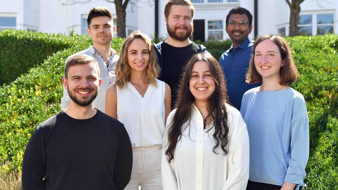 Die drei Pastoralassistentinnen Margarete Fendt, Laura Prendota und Felicia-Natalie Trefon sowie die vier Pastoralassistenten Sebastian Eble, Jomesh Joseph, Matthias Schütz und Sebastian Trefon beginnen heuer mit der Berufseinführung. 