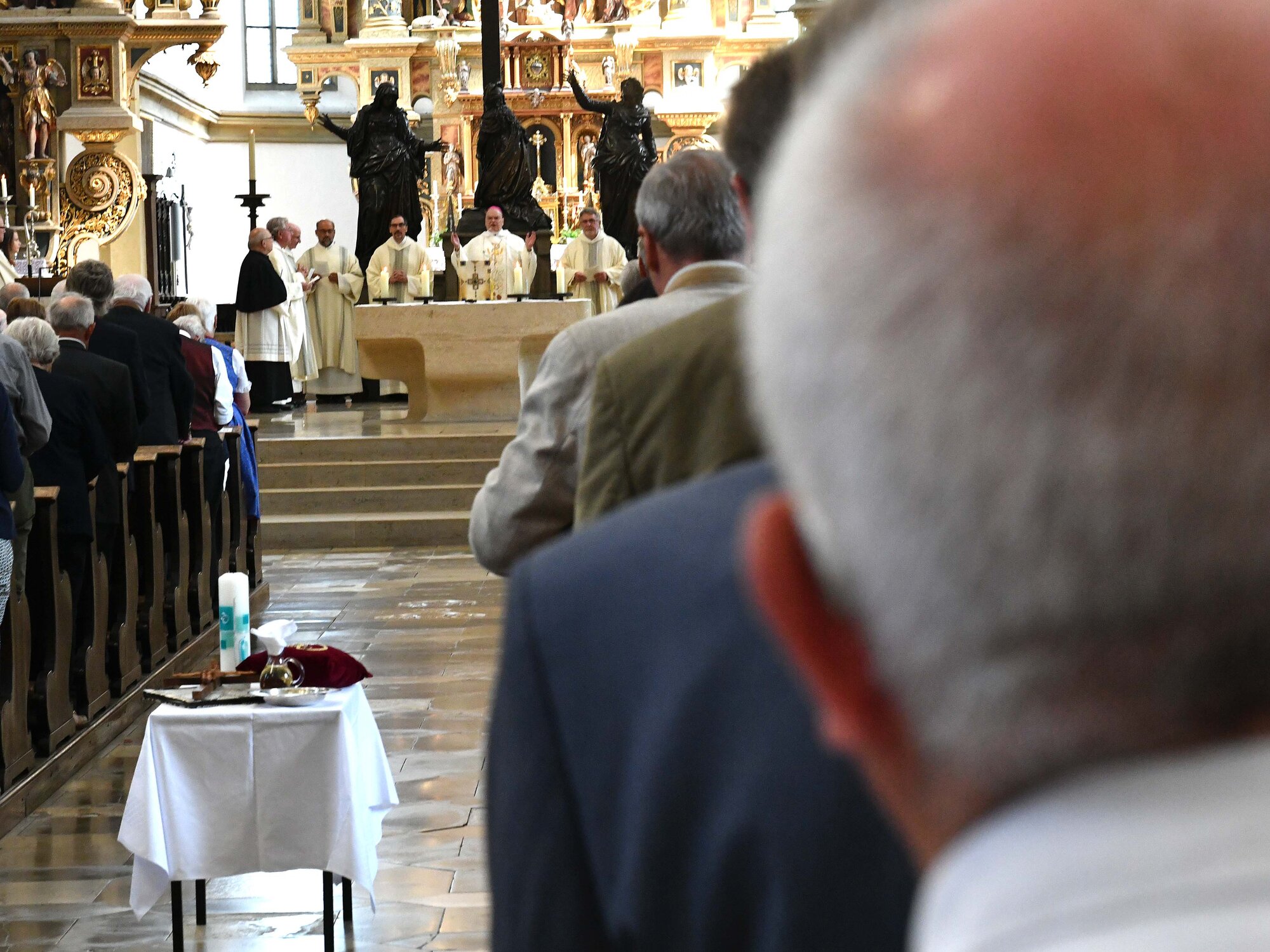 Weit mehr als 500 Menschen waren in die Basilika gekommen