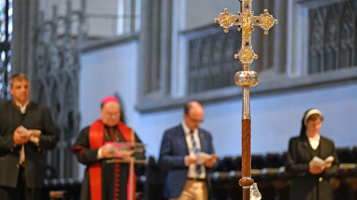 Gewalt nur durch Vergebung und Liebe zu besiegen