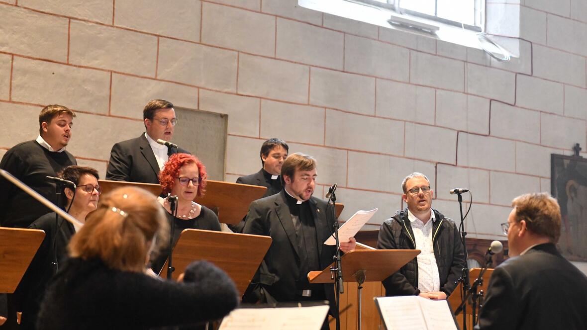 Dreizehn neue pastorale Mitarbeiterinnen und Mitarbeiter beauftragt