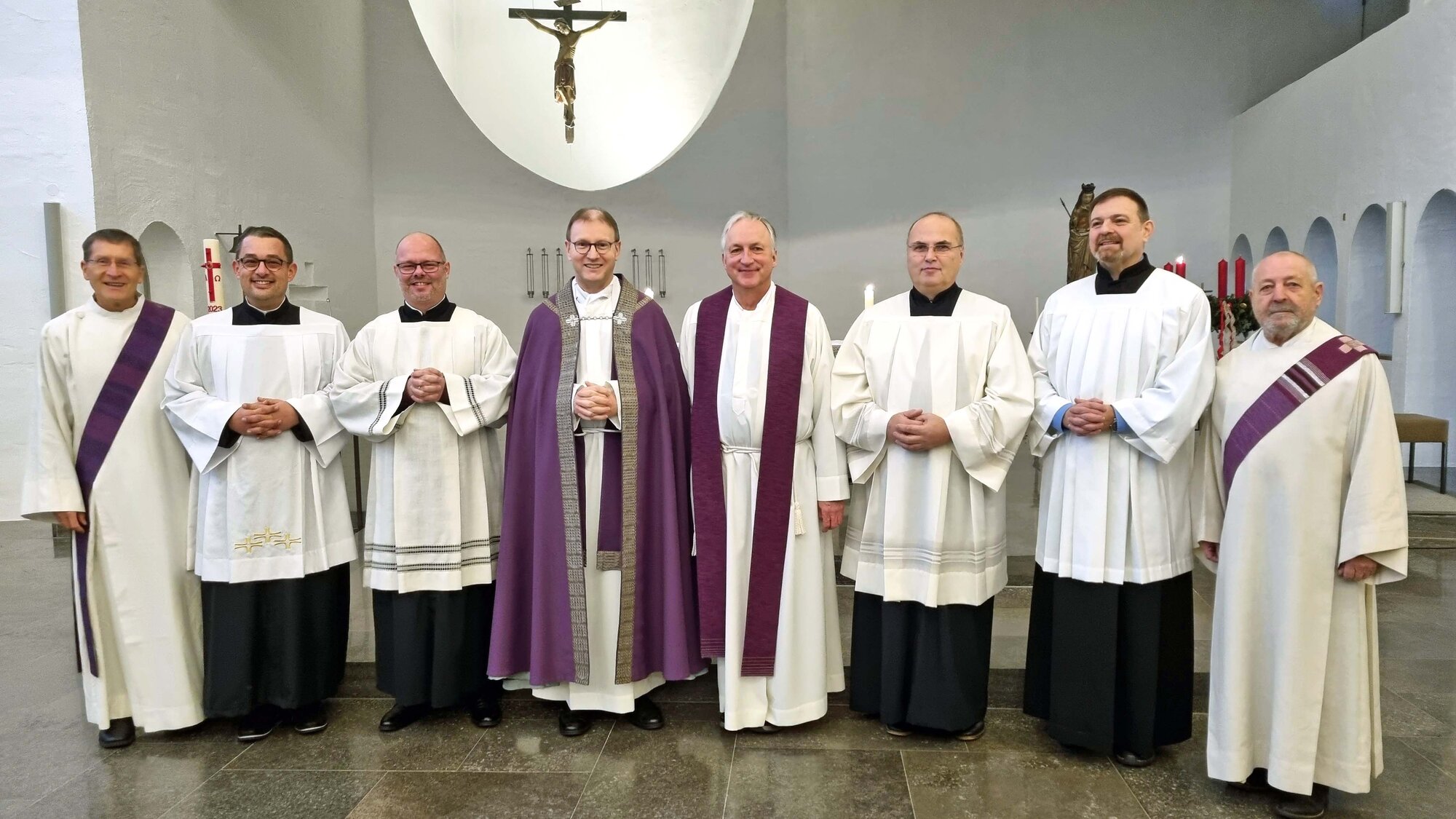 Admissio 2023_Gruppenbild mit den Weihekandidaten für den Ständigen Diakonat (Foto ASD)