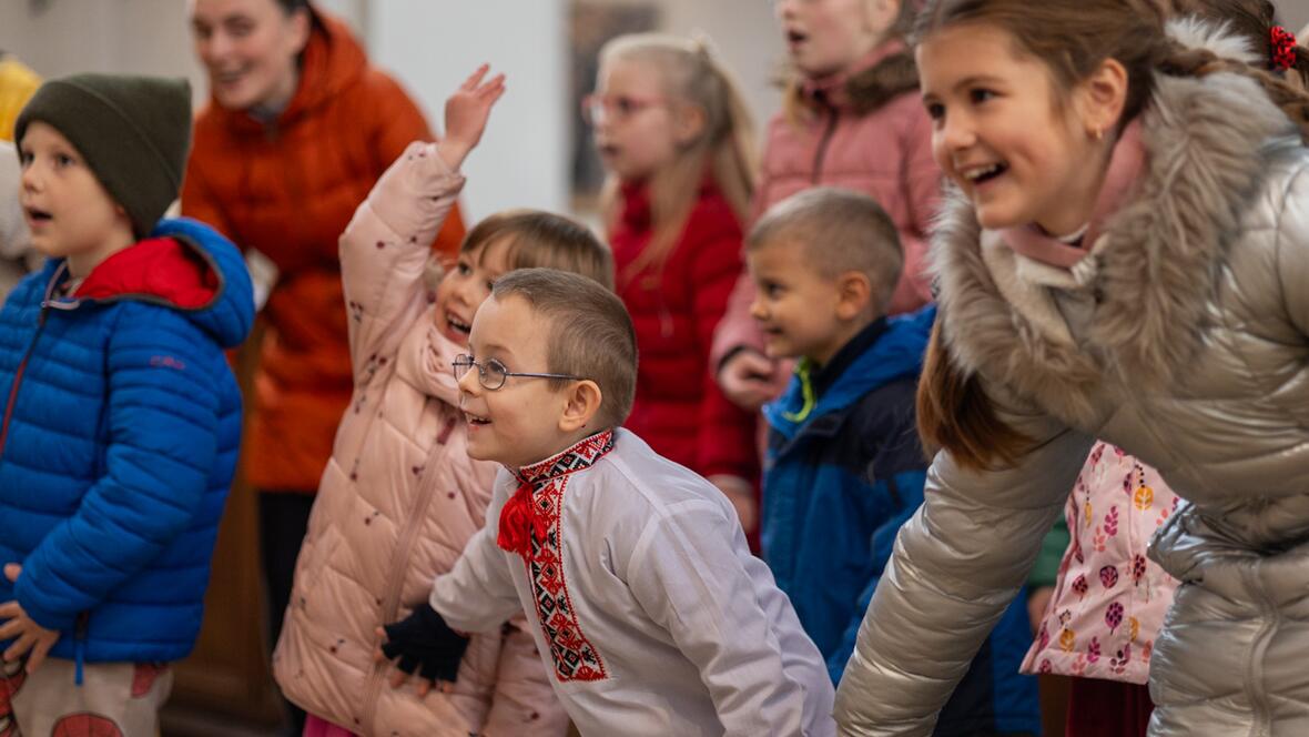 Große Freude beim ukrainisch-katholischen Gottesdienst in Augsburg-Kriegshaber (Fotos: Julian Schmidt / pba)