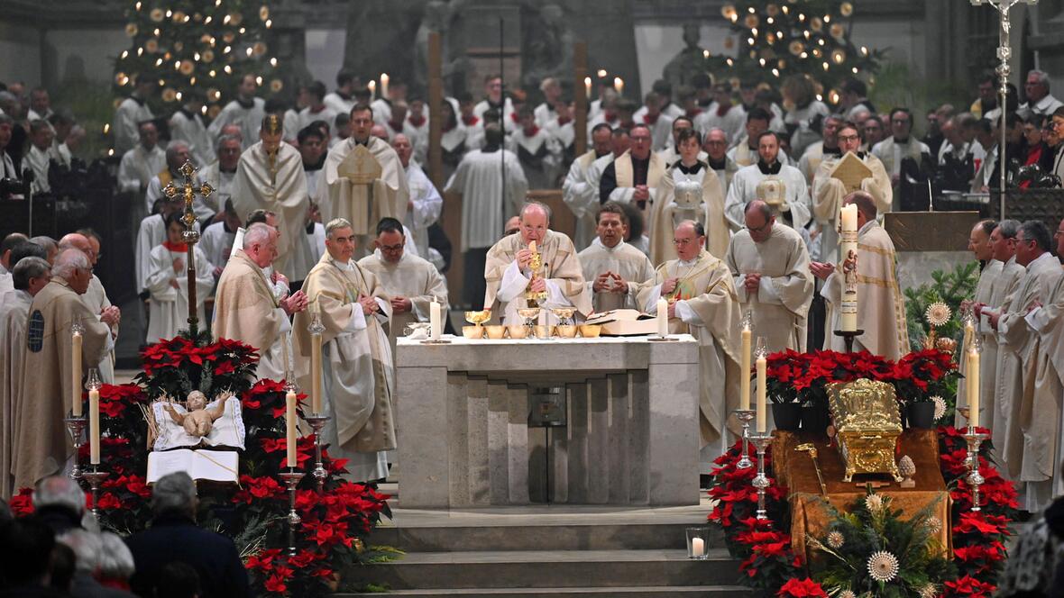 Zahlreiche Priester feierten zusammen mit Bischof Bertram Meier das Pontifikalamt im Augsburger Dom.