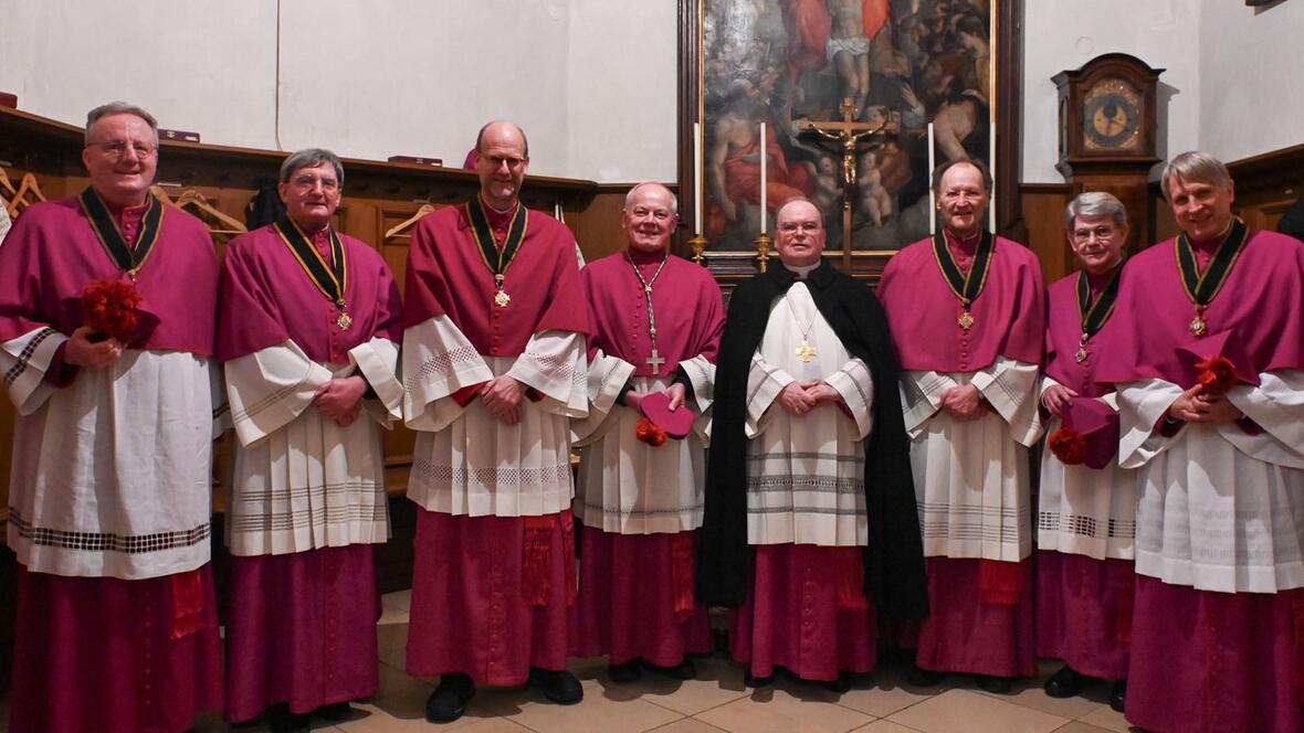 Gruppenfoto des Domkapitels mit Bischof Bertram. Es fehlen Weihbischof Florian Wörner, Dompfarrer Armin Zürn und der Stadtpfarrer von Dillingen Monsignore Harald Heinrich.
