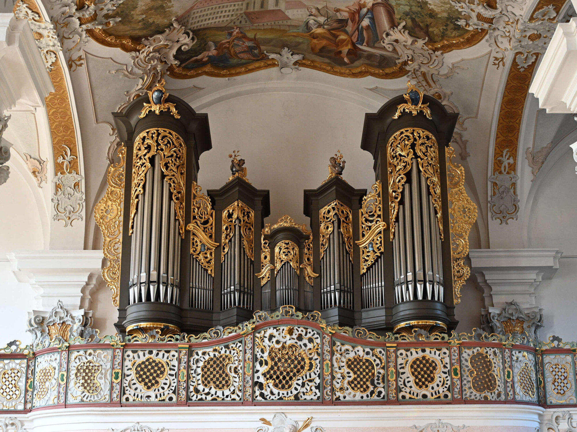 Lange bevor Dekan Pfefferer hier Pfarrer wurde, hat er schon die dortige Orgel kennengelernt.