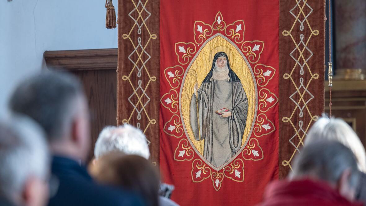 Adelgundisfahne in Anhausen (Foto: Julian Schmidt / pba)