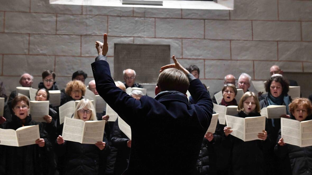 Der Domchor untermalte den Gottesdienst mit feierlichen, musikalischen Klängen. (Foto: Maria Rösch / pba)