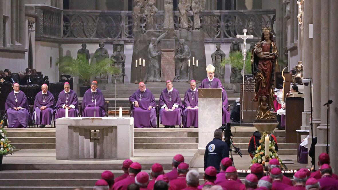 Predigt vom DBK-Vorsitzenden Bischof Dr. Georg Bätzing. (Foto: Annette Zoepf / pba)