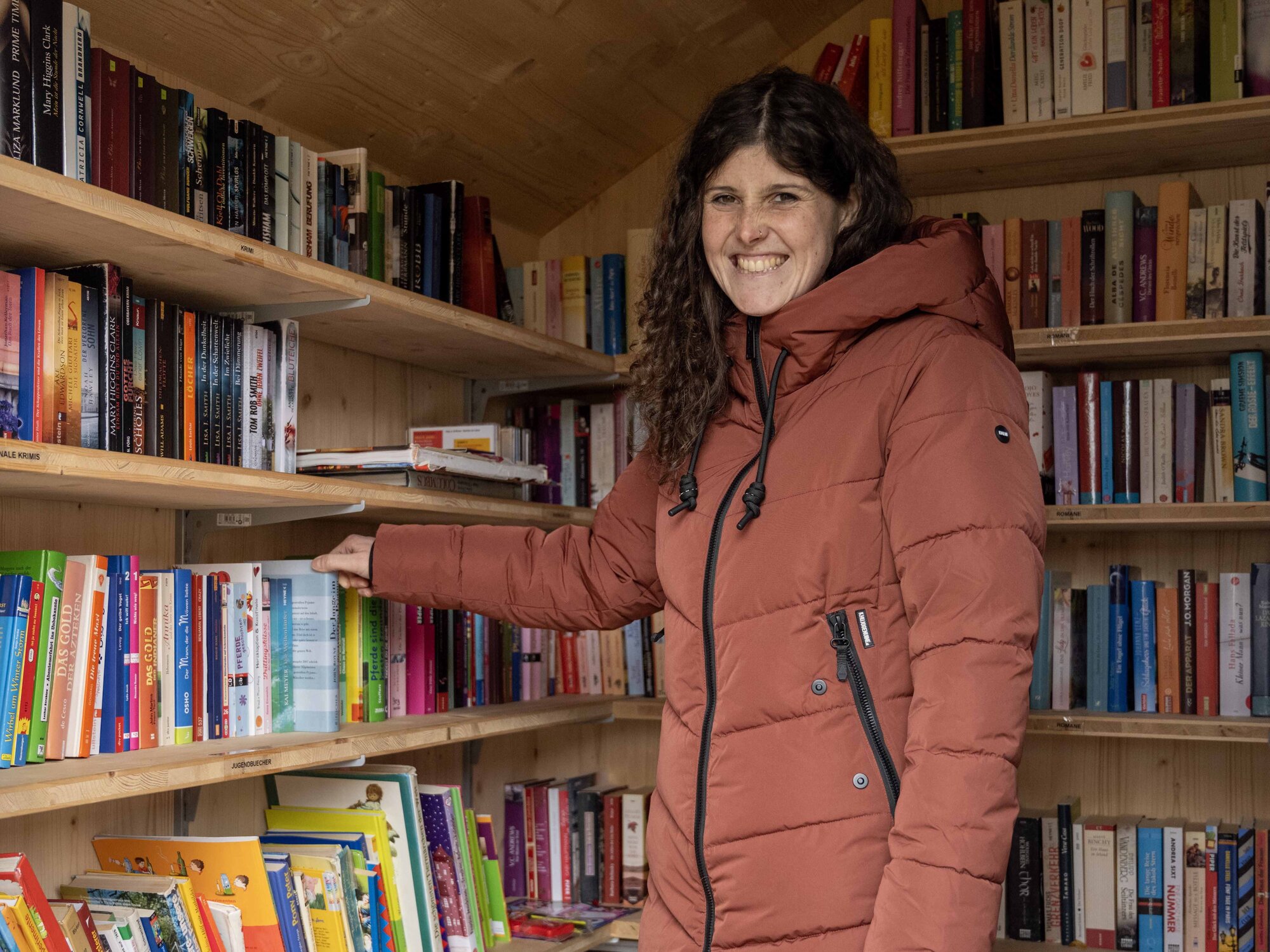 Ein Bücherhäuschen für die Menschen in Salgen: ein Projekt von vielen, das Ulrike Daufratshofer auf die Beine gestellt hat. 