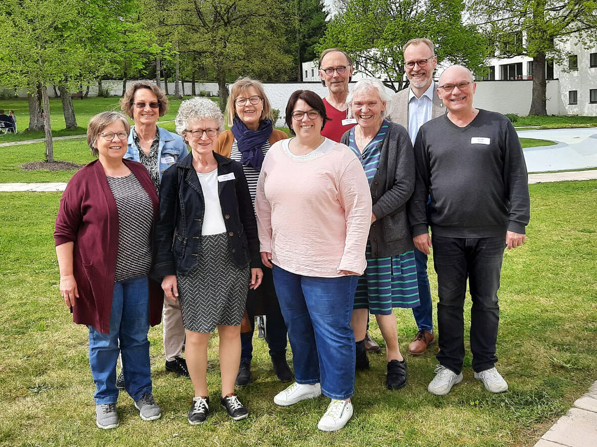 (v.l.) Cornelia Kraus, Simona Kiechle (Fachbereich Bibel als Wort Gottes), Regina Wühr, Margret Flick, Ulrike Dreher, Peter Berger, Gabriele Mair, Manfred Selg und Klaus Müller (Schauspieler) (Foto: FB Bibel als Wort Gottes)