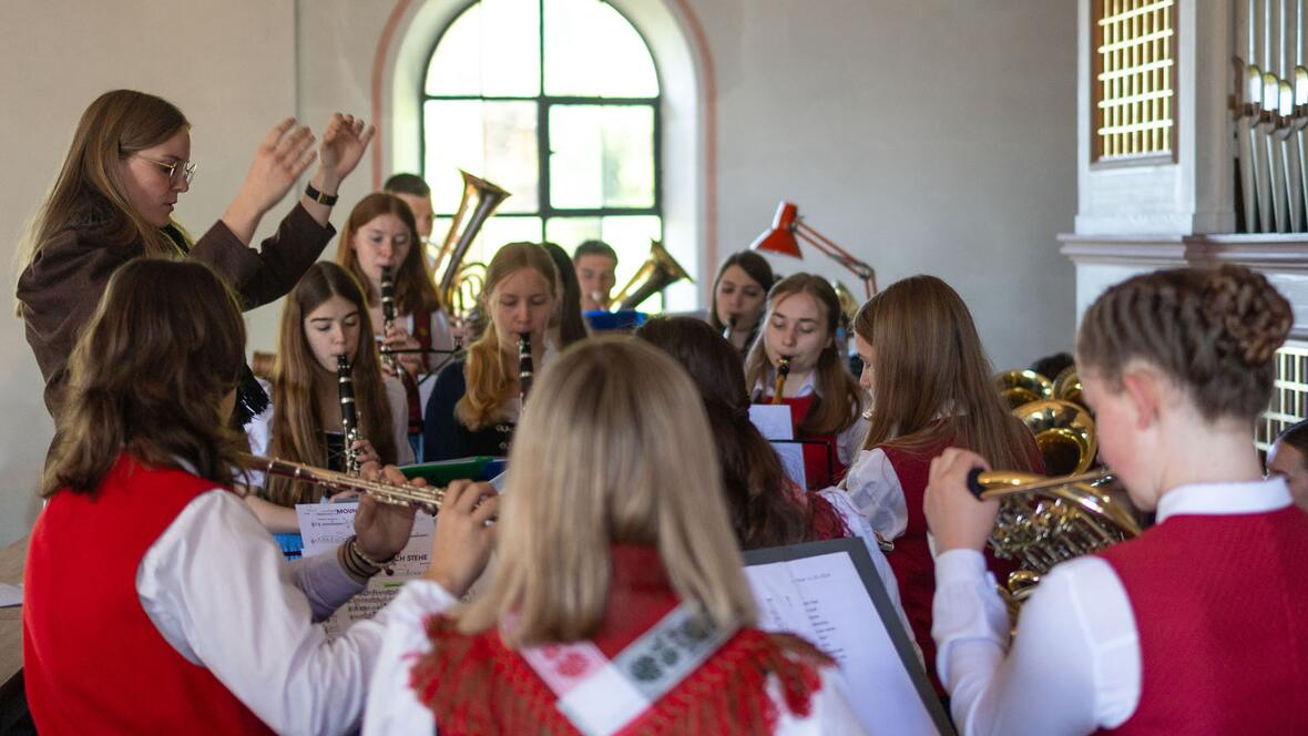 "Sprache des Himmels": Die Trachtenkapelle von Westendorf feiert heuer ihr hundertjähriges Bestehen - hier im Bild die Jugendkapelle (Fotos: Julian Schmidt / pba)