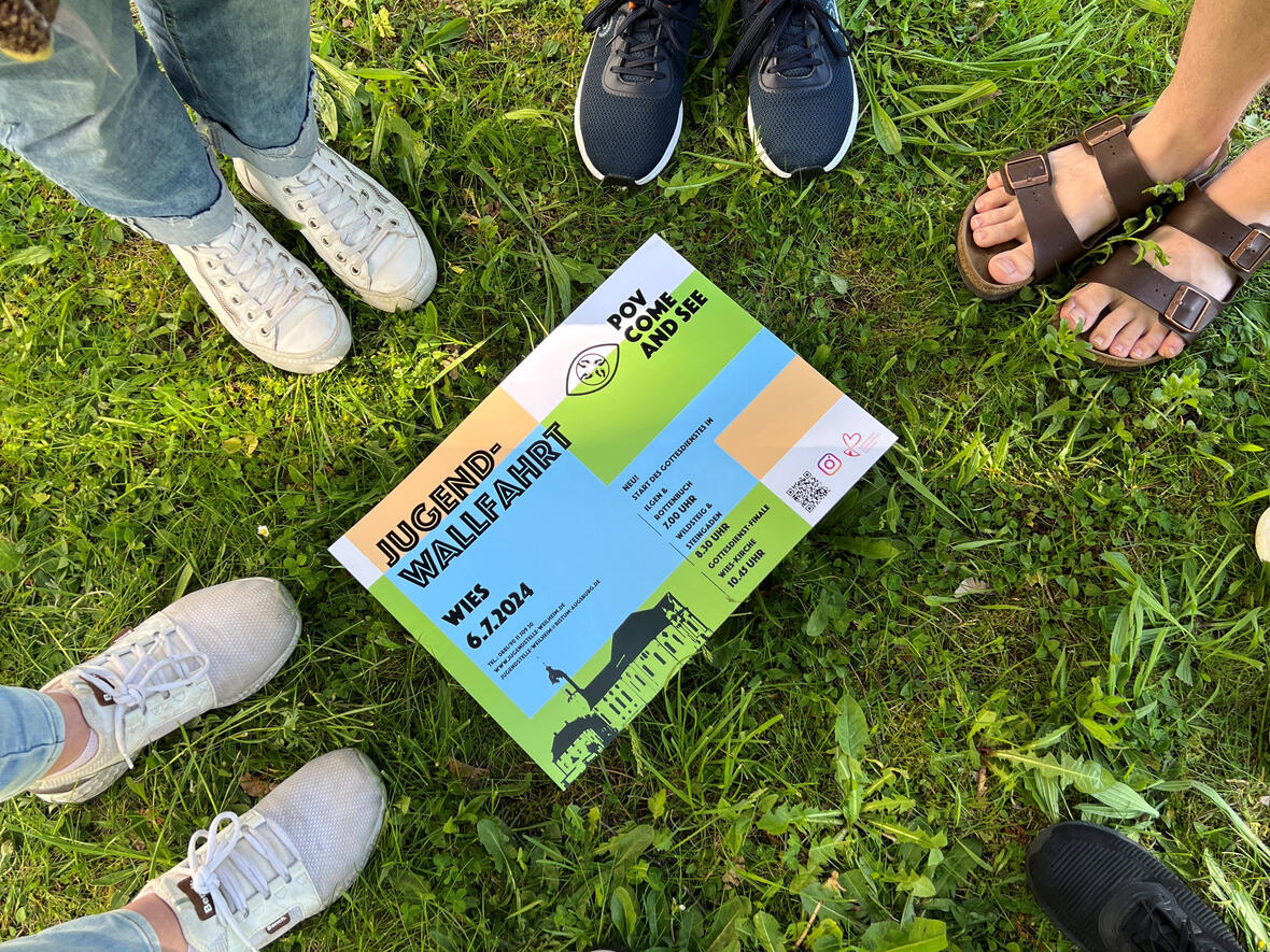 Bis zu 600 junge Menschen machen sich jedes Jahr zu Fuß auf den Weg zum Wiesheiland. (Foto: Jugendstelle Weilheim)