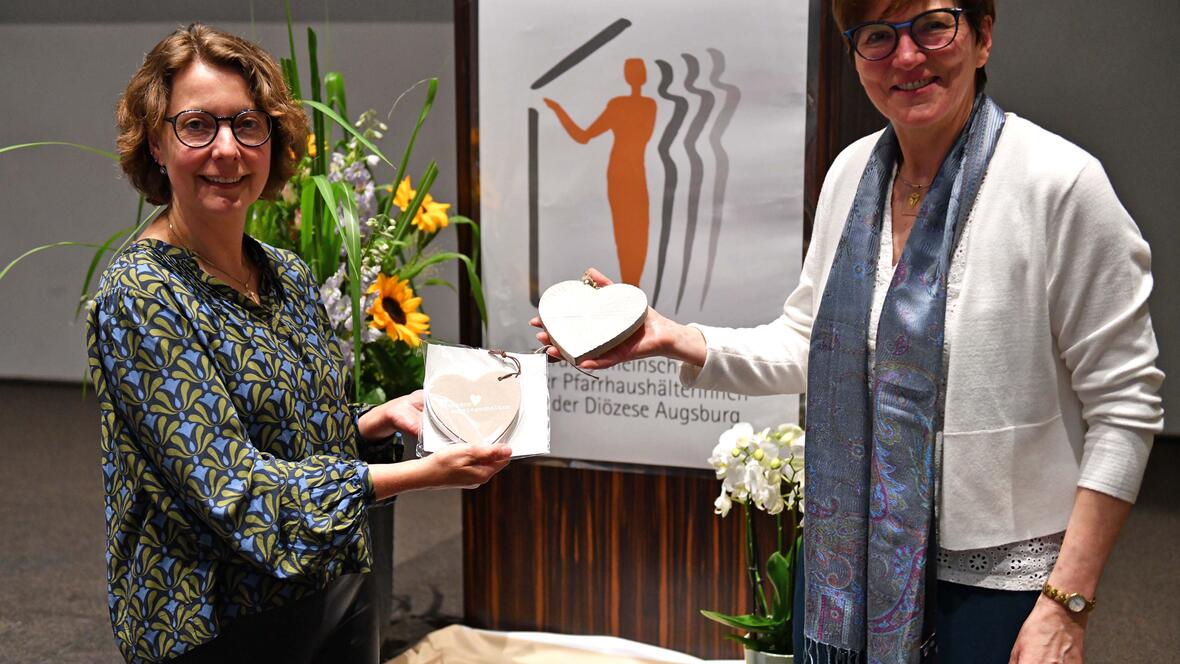 Barbara "Bärbel" Götz (rechts) gab ihr mit viel Herzblut ausgeführtes Vorstandsamt an Alexandra Kettner weiter. (Fotos: Nicolas Schnall / pba)