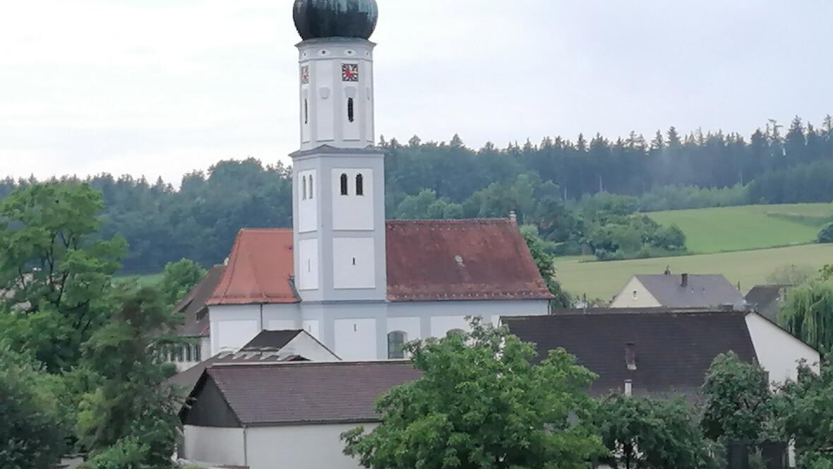 Pfarrkirche St. Ulrich und Afra Todtenweis (Foto: Carola Stampfli)