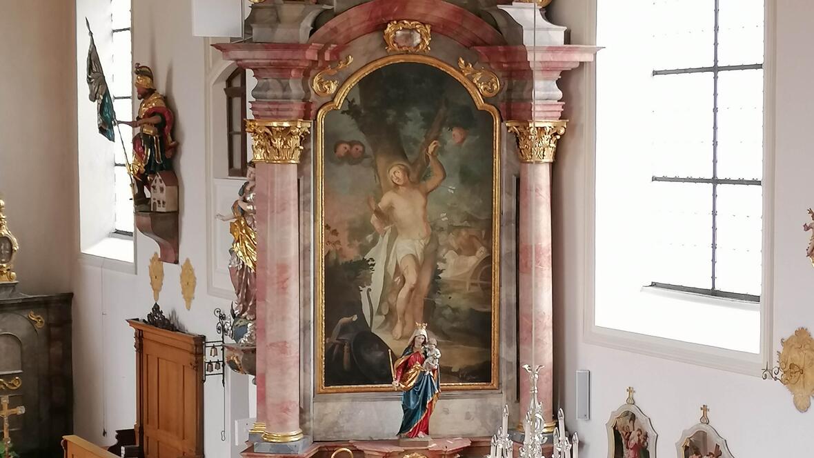Blick auf den rechten Seitenaltar der Kirche St. Ulrich und Afra in Todtenweis.  (Foto: Carola Stampfli/PG Aindling)