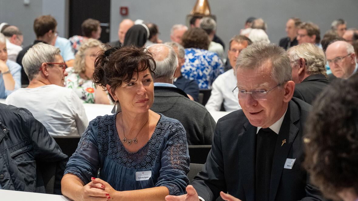 Lebhafte Diskussionen beim "World Café"-Workshop.