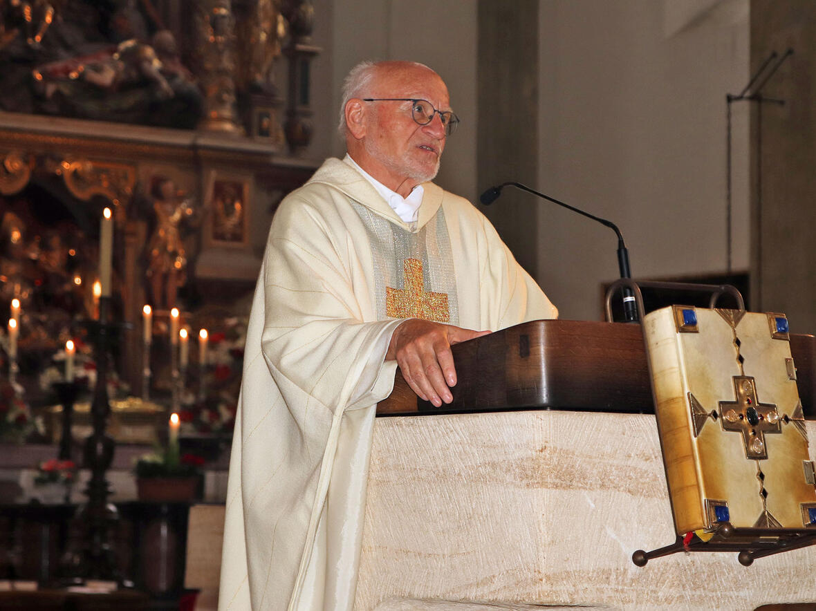 Prälat Peter C. Manz bei der Predigt im Caritas-Gottesdienst während der Ulrichswoche. (Foto: Bernhard Gattner / pca)
