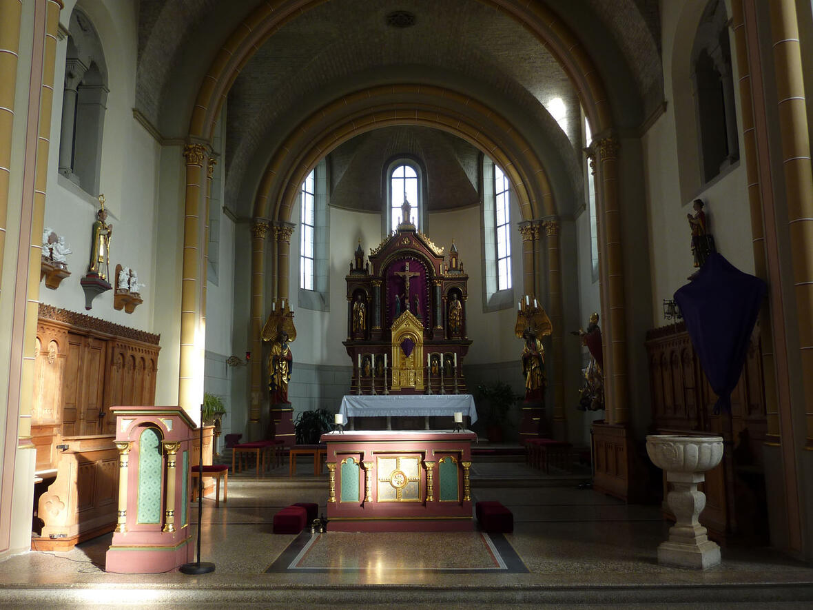 Die Schreitzheimer Pfarrkirche wurde 1899 eingeweiht (Fotos: Wikimedia Commons)