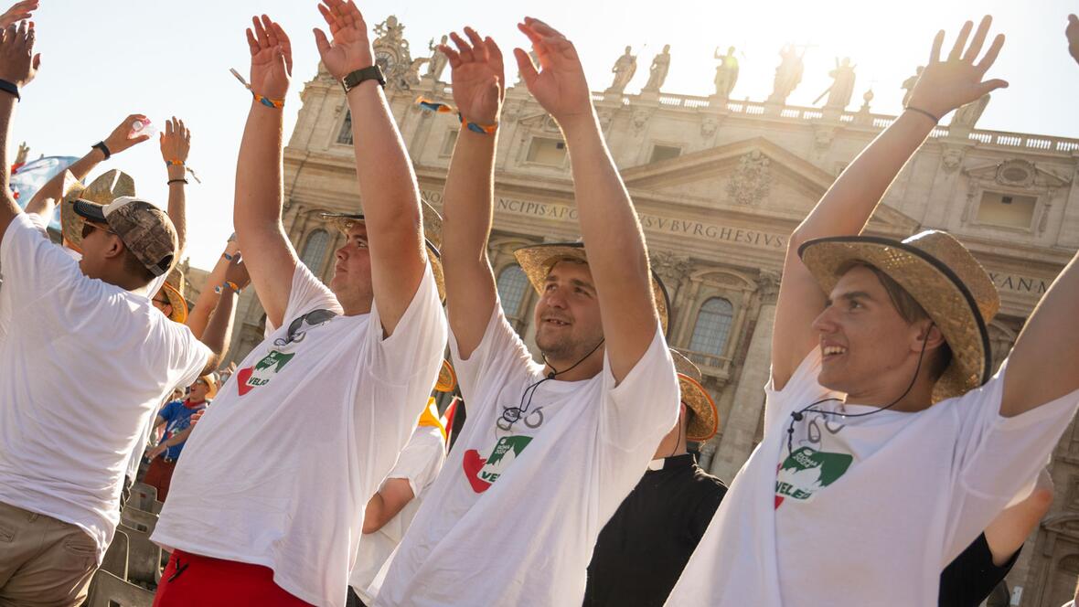 Große Freude und internationale Gemeinschaft bei der päpstlichen Generalaudienz am Petersplatz (Fotos: Julian Schmidt / pba)