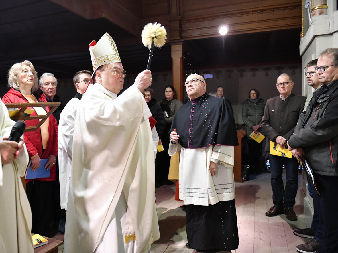 Die Orgel in der ehemaligen Pfarr- und heutigen Filialkirche St. Katharina in Landsberg wurde von Bischof Bertram an diesem Sonntag eingeweiht. (Fotos: Maria Rösch / pba)