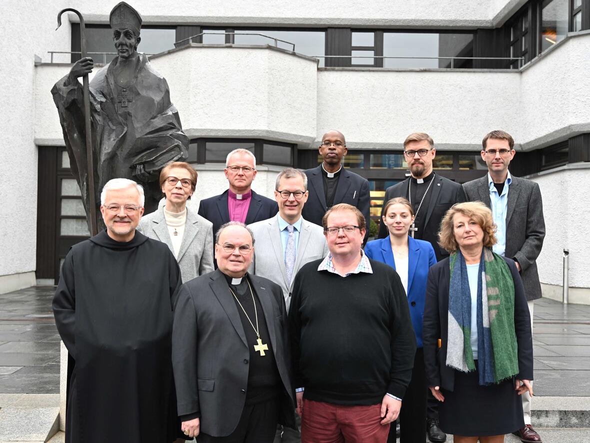Die Teilnehmer des ökumenischen Dialogtreffens in Augsburg (Foto: Nicolas Schnall / pba)