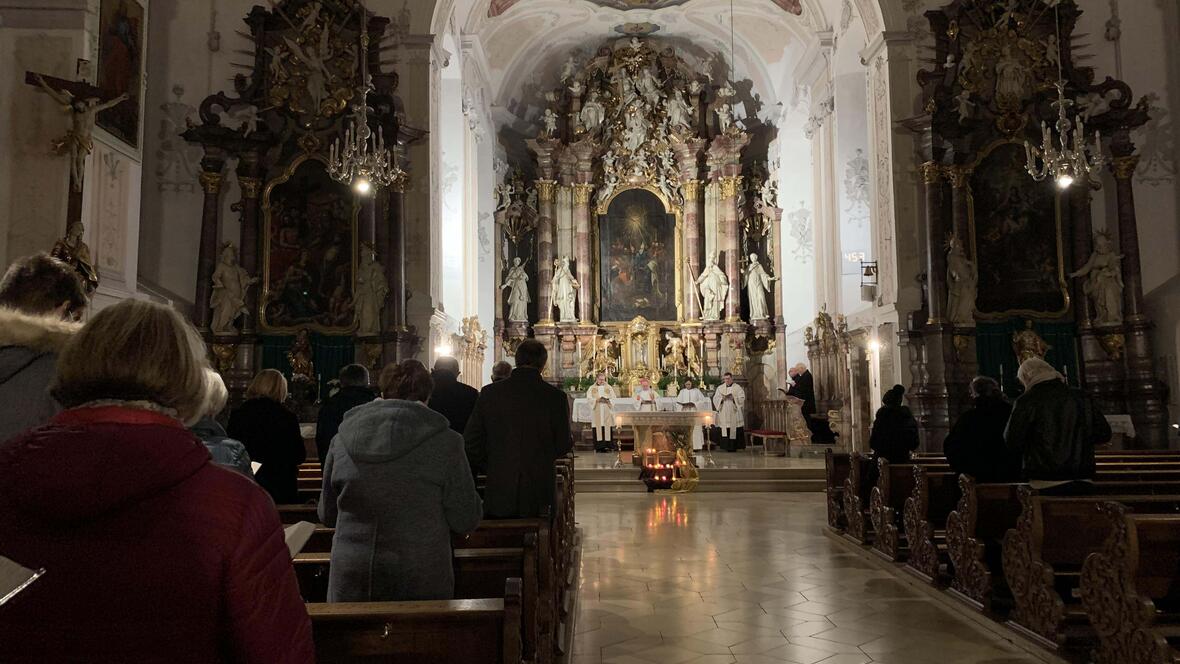 In der Wort-Gottes-Feier in der Heilig Geist Kirche in Neuburg/Donau wurde das Leid der Betroffenen in den Mittelpunkt gestellt. (Foto: Viktoria Zäch/pba)
