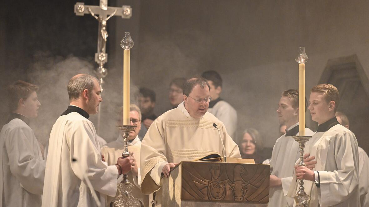 "Da sagte der Engel zu ihr: Fürchte dich nicht, Maria; denn du hast bei Gott Gnade gefunden": Evangeliumslesung im Hohen Dom.