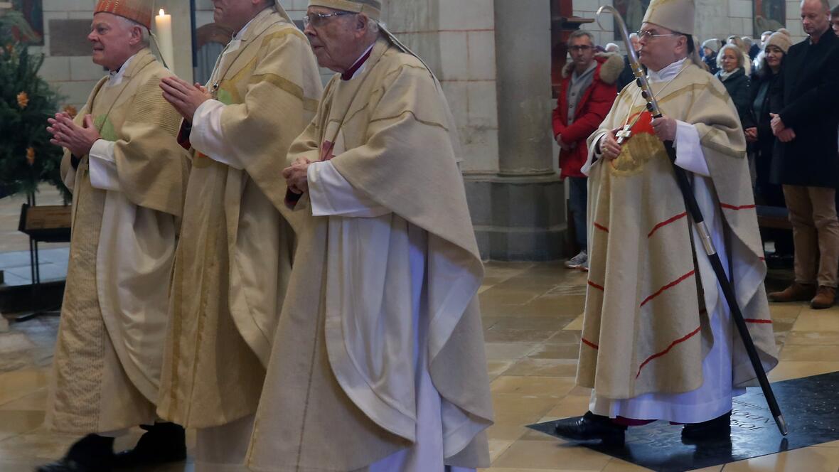 Bischof Bertram feierte am Weihnachtstag gemeinsam mit den Weihbischöfen Eucharistie. 