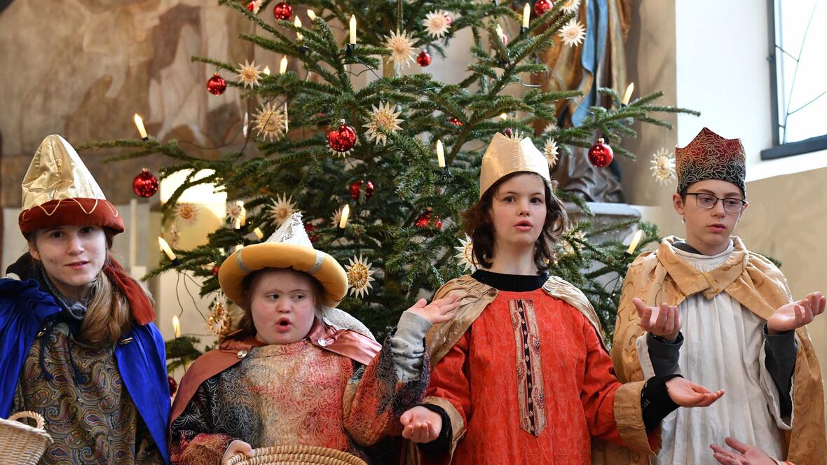 Mit Gebärden unterlegt trugen sie ihr Lied über den "Hoffnungsstern" vor. (Maria Rösch / pba)