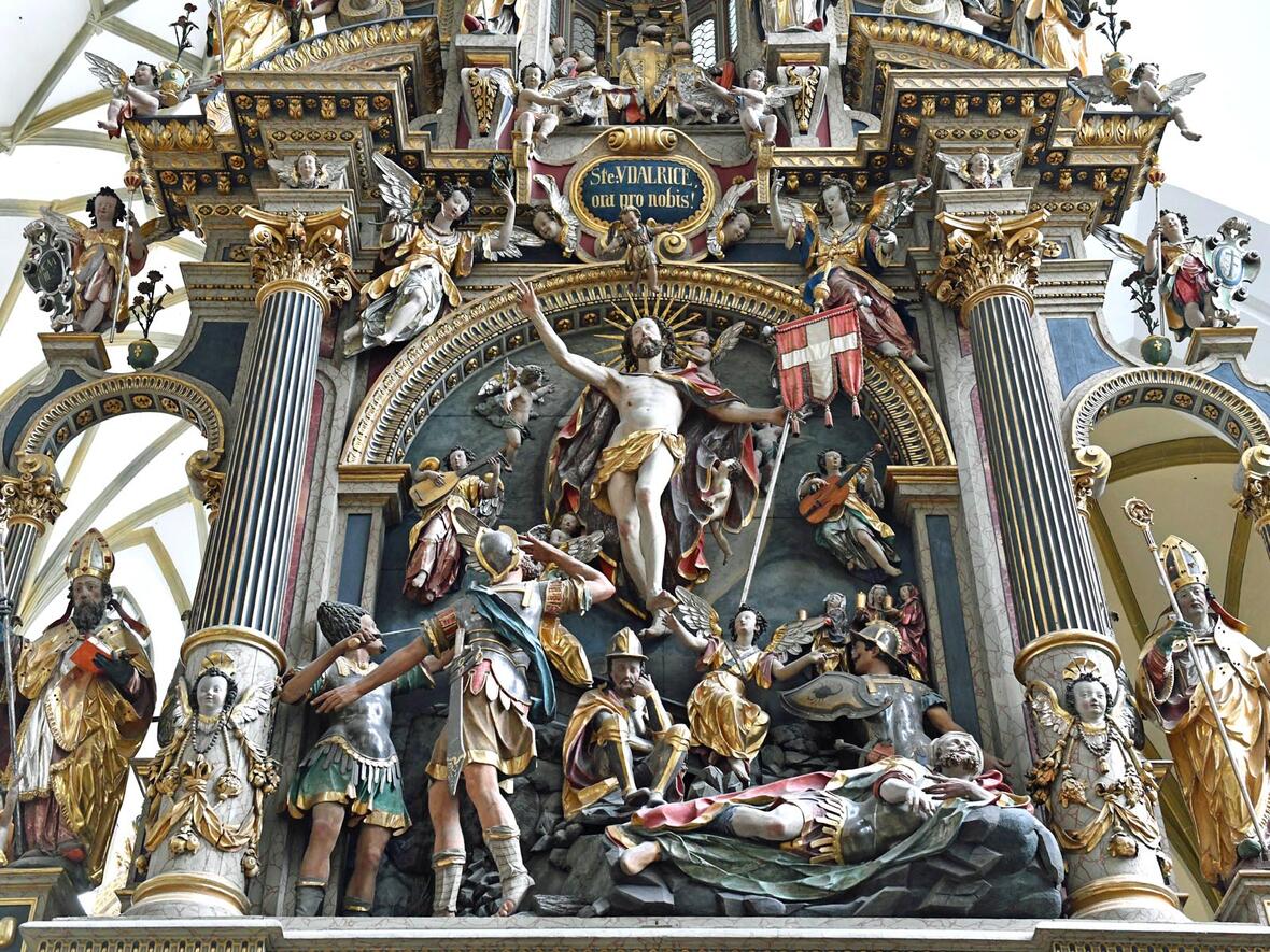 Jesus Christus als "unsere Hoffnung" immer besser kennenlernen: Hier am Hochaltar der Basilika St. Ulrich und Afra in der Darstellung des Auferstandenen. (Foto: Nicolas Schnall / pba)