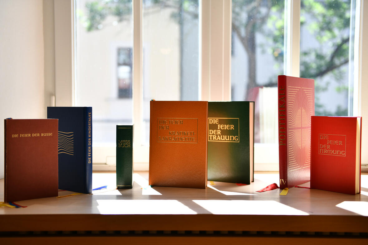 Die liturgischen Bücher sind ebenfalls Teil von Fern- und Begleitkurs (Motivfoto: Julian Schmidt / pba)